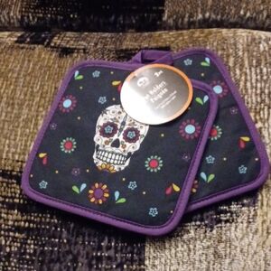 4/$60 New Colourful Skull Print Pot Holders - Set Of 2